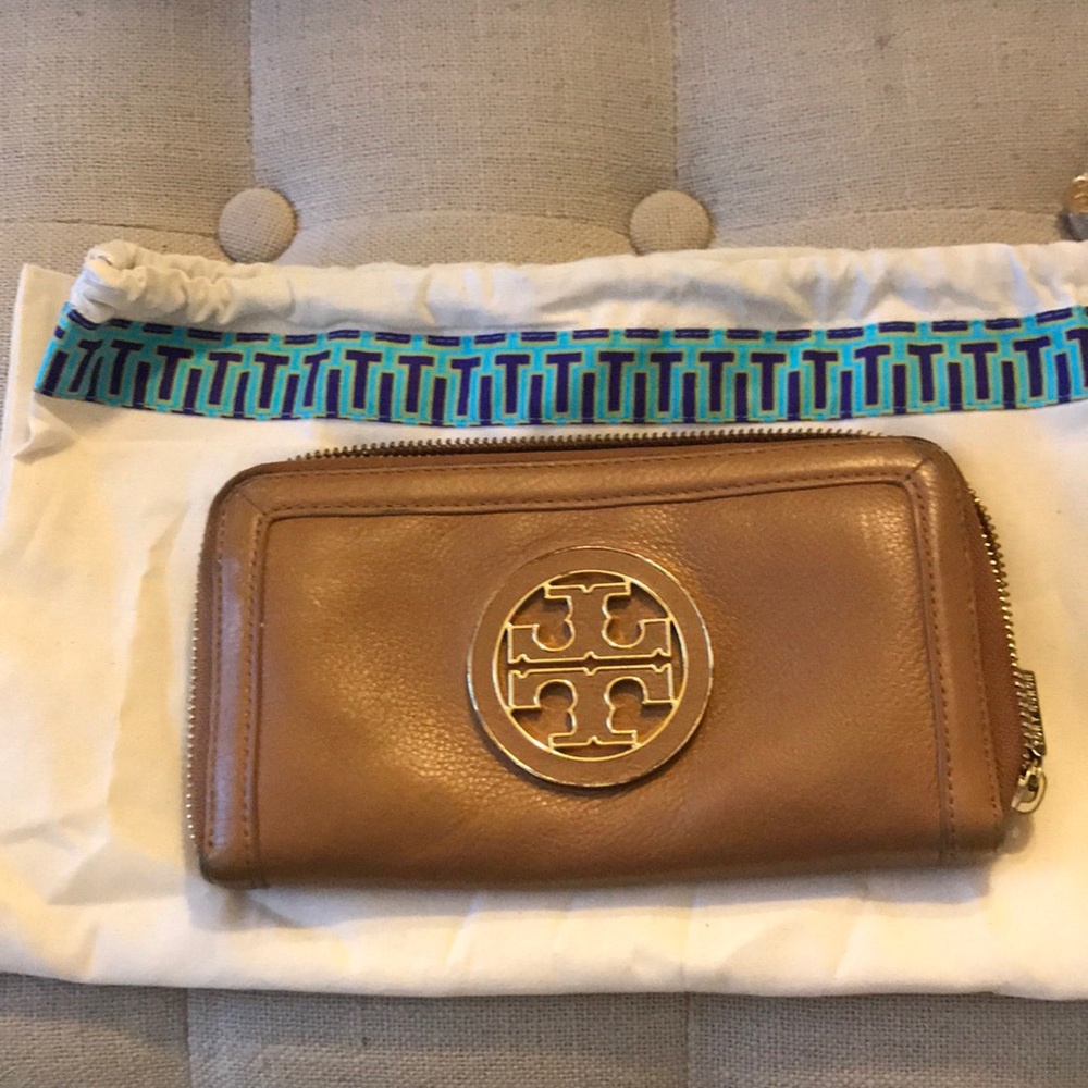 Tory Burch wallet